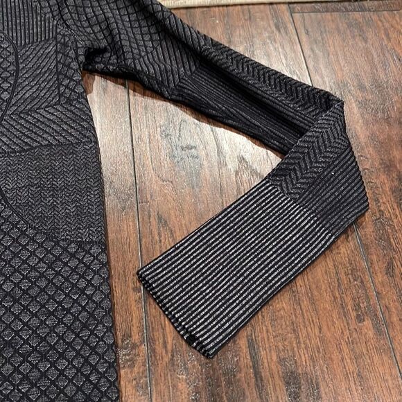 Lululemon Rest Less Hoodie * Patchwork Size 4 in like new condition - Picture 4 of 11